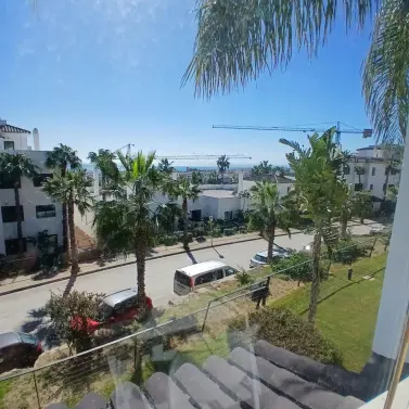 Sale of middle floor apartment in Estepona