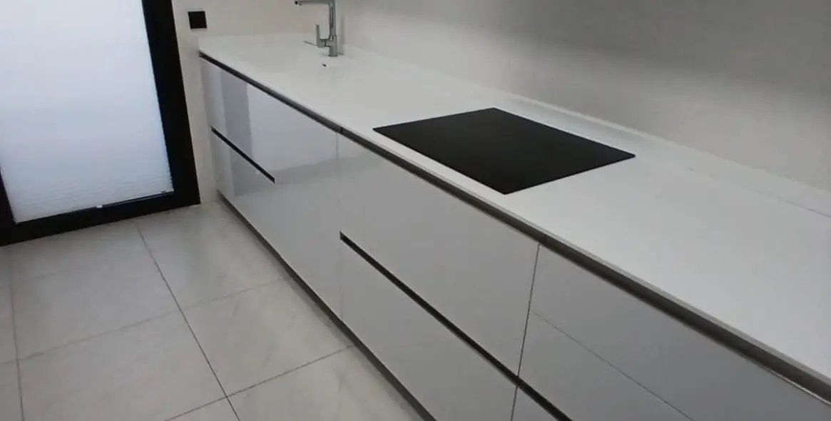 Sale of middle floor apartment in Estepona 8