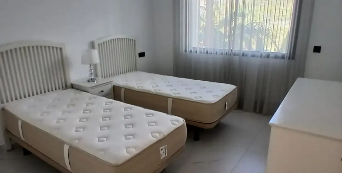 Sale of middle floor apartment in Estepona 10