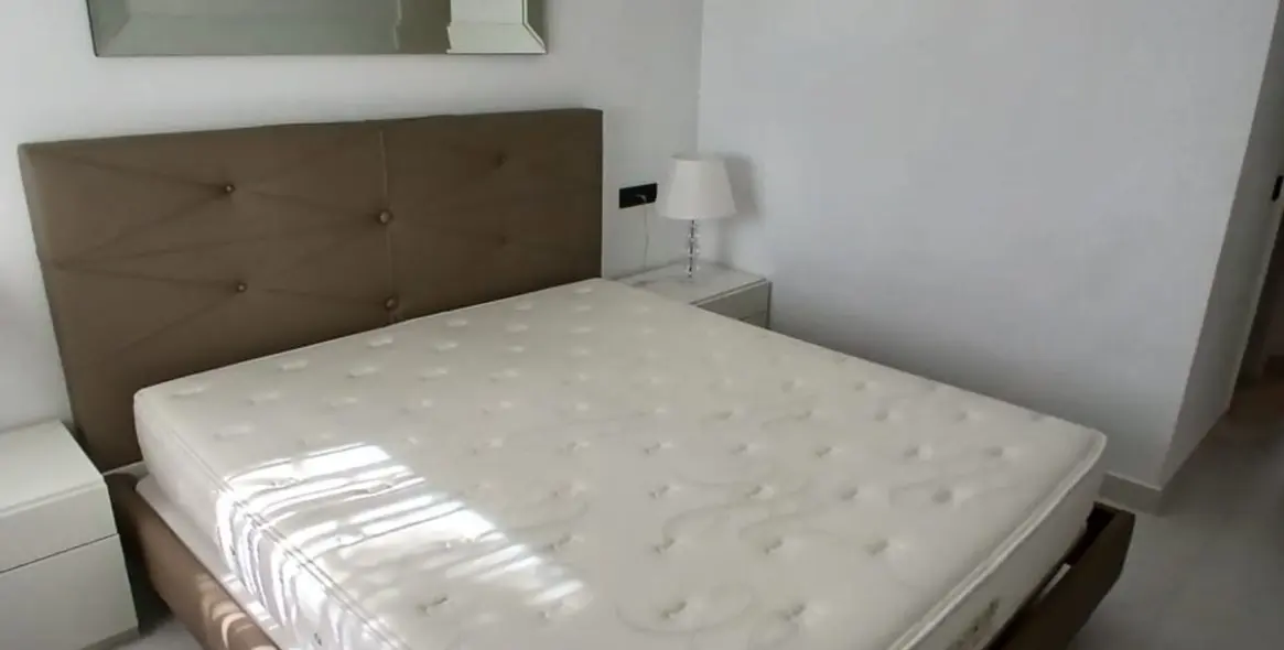 Sale of middle floor apartment in Estepona 11