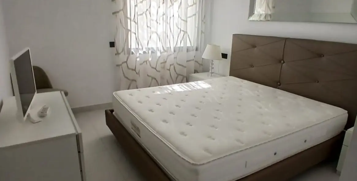 Sale of middle floor apartment in Estepona 12