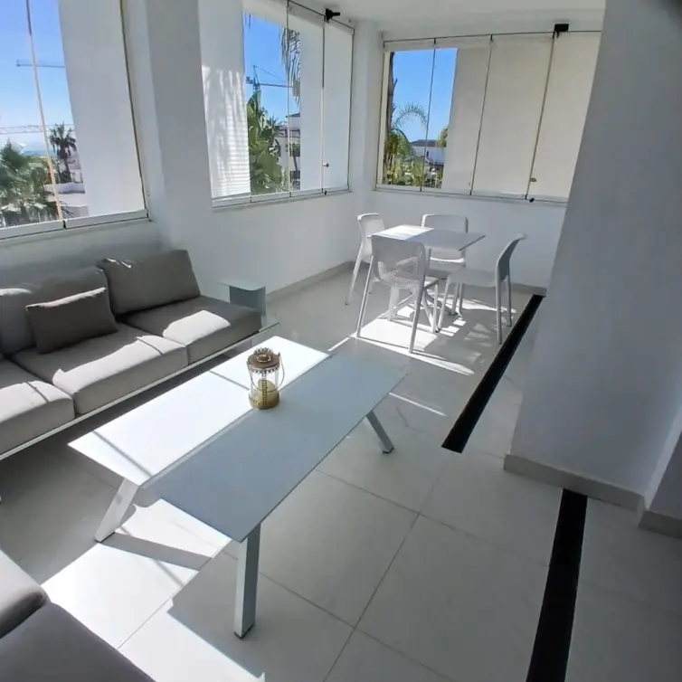 Venta de apartamento en planta media en Estepona