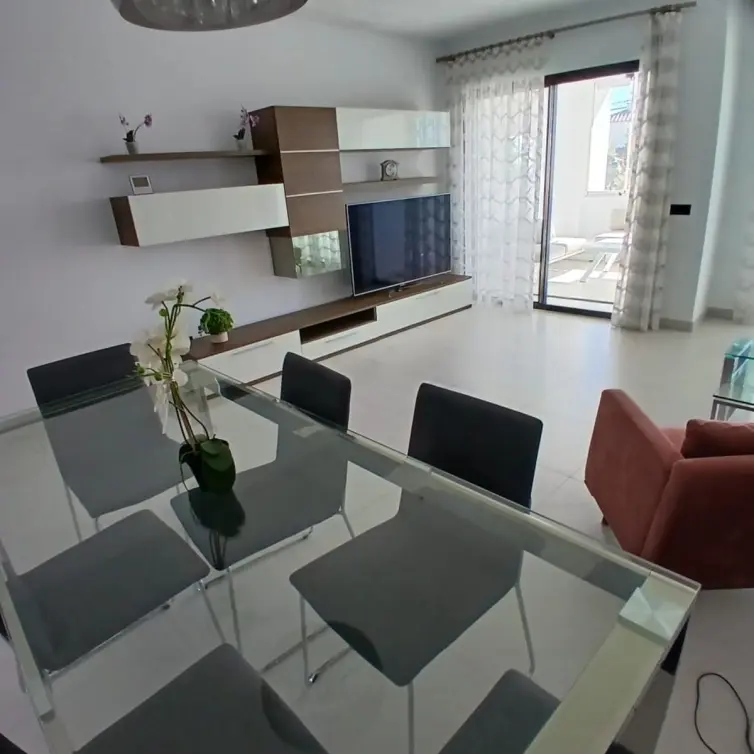 Venta de apartamento en planta media en Estepona