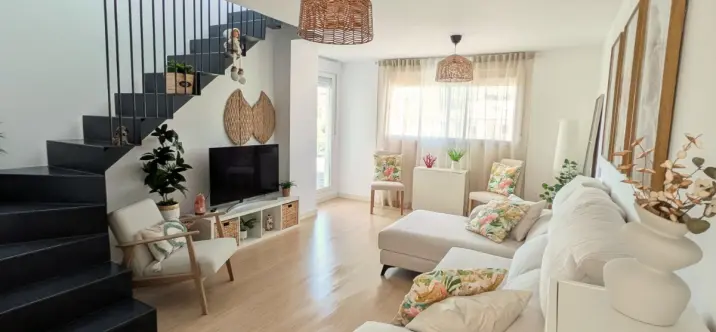 Sale of penthouse in Estepona 2