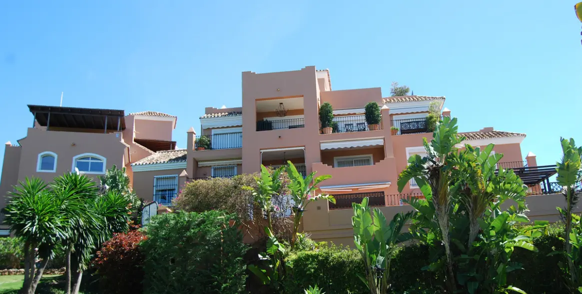 Sale of middle floor apartment in Guadalmina Alta 1