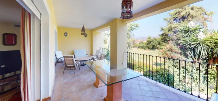 Sale of middle floor apartment in Guadalmina Alta 2