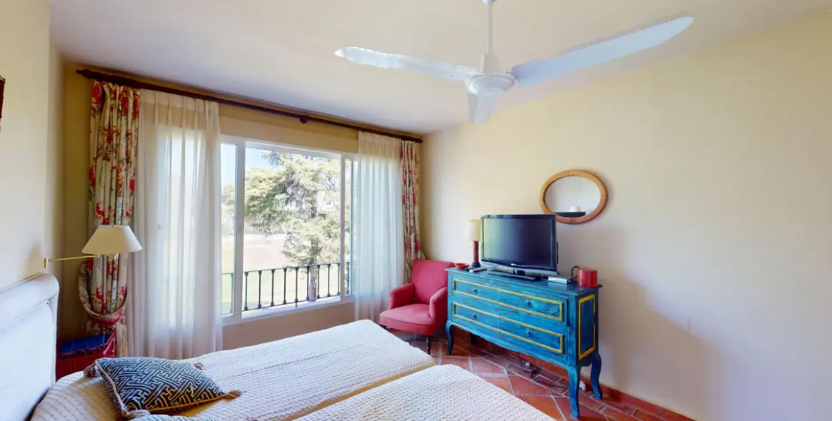 Sale of middle floor apartment in Guadalmina Alta 12