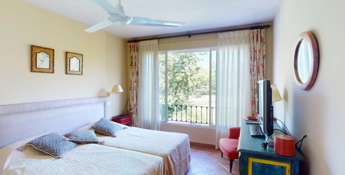 Sale of middle floor apartment in Guadalmina Alta 11