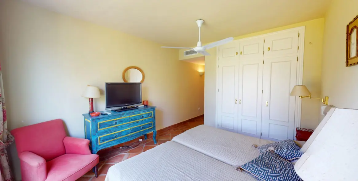 Sale of middle floor apartment in Guadalmina Alta 13