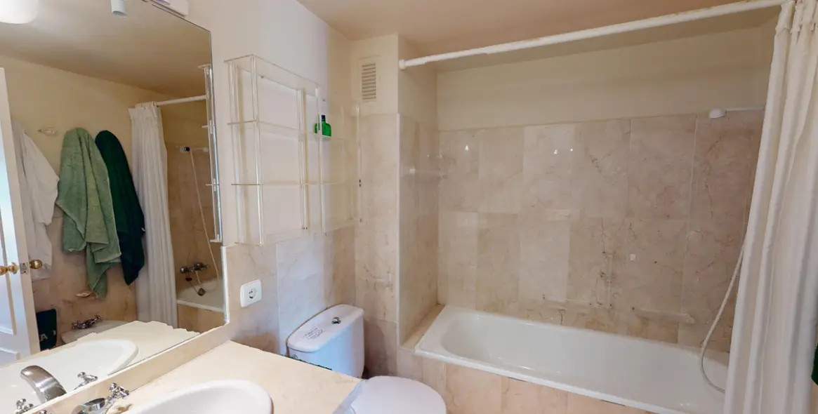 Sale of middle floor apartment in Guadalmina Alta 23