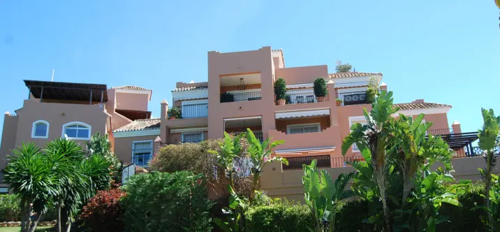 Venta de apartamento en planta media en Guadalmina Alta 0