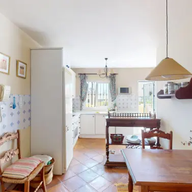 Venta de apartamento en planta media en Guadalmina Alta