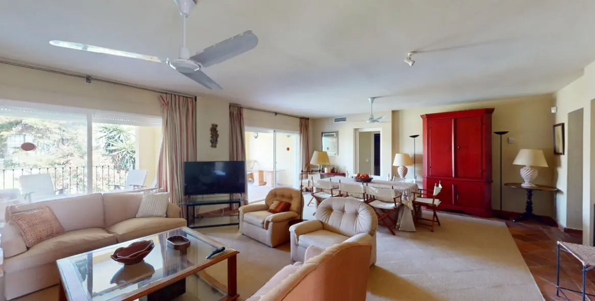 Venta de apartamento en planta media en Guadalmina Alta 7