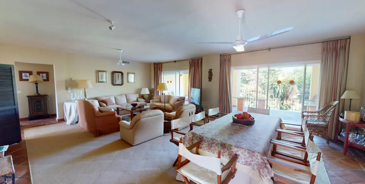 Venta de apartamento en planta media en Guadalmina Alta 14
