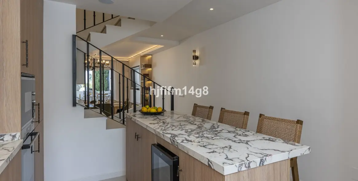 Sale of townhouse in Nueva Andalucía 7