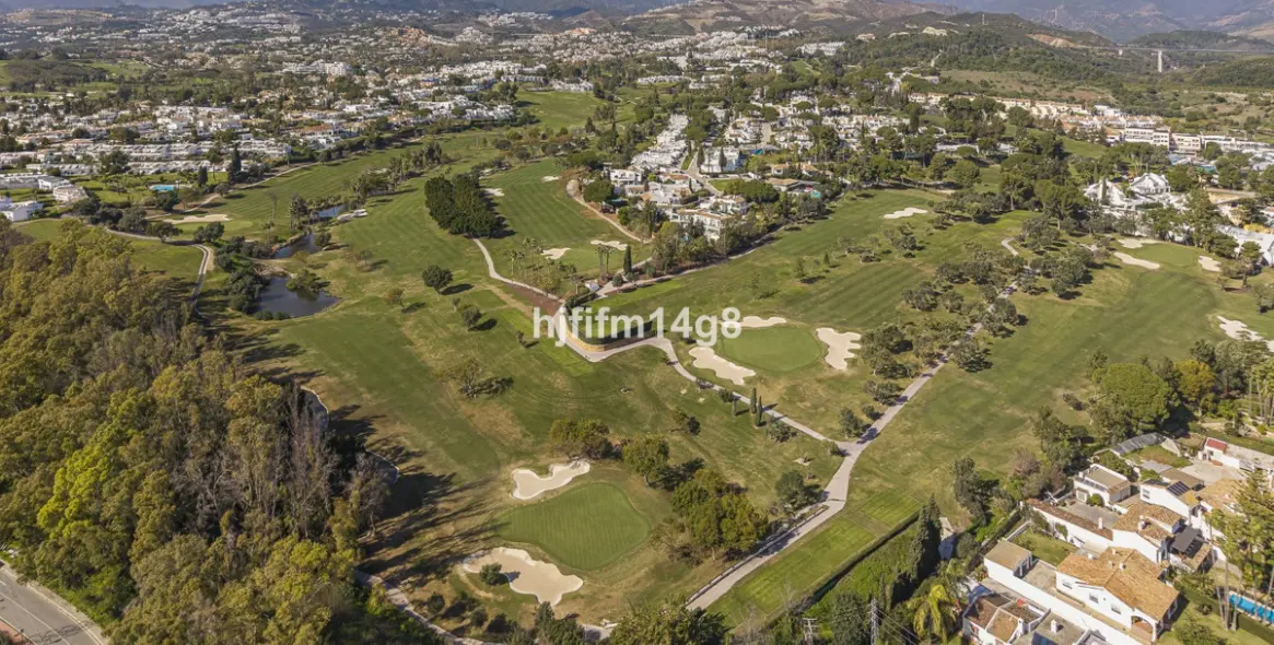 Sale of townhouse in Nueva Andalucía 22