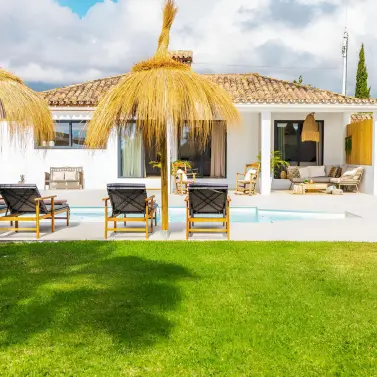 Sale of detached villa in Estepona