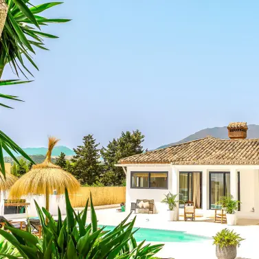 Sale of detached villa in Estepona