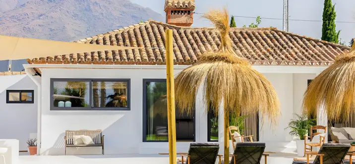 Sale of detached villa in Estepona 2