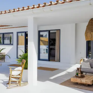 Sale of detached villa in Estepona