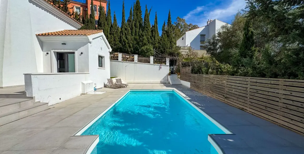 Venta de villa independiente en Estepona 1
