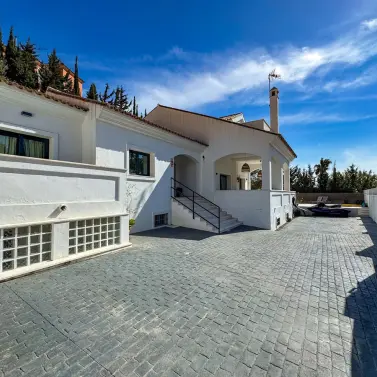 Venta de villa independiente en Estepona