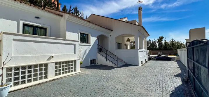 Venta de villa independiente en Estepona 3