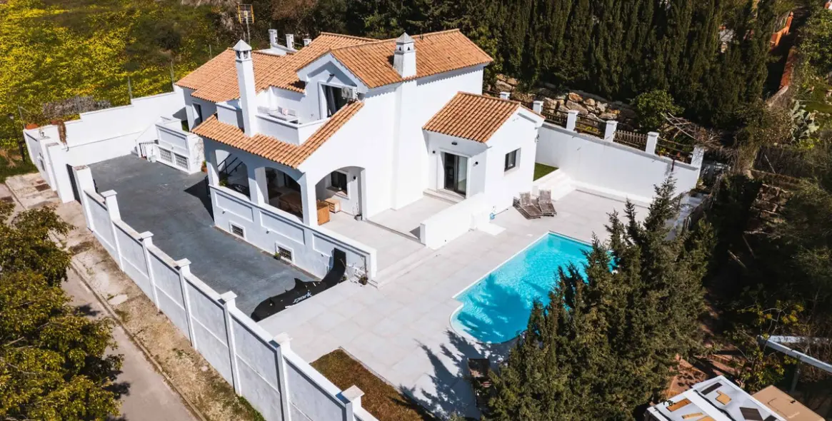 Продажа  отдельно стоящей виллы в Estepona 1