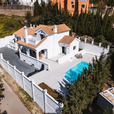 Sale of detached villa in Estepona