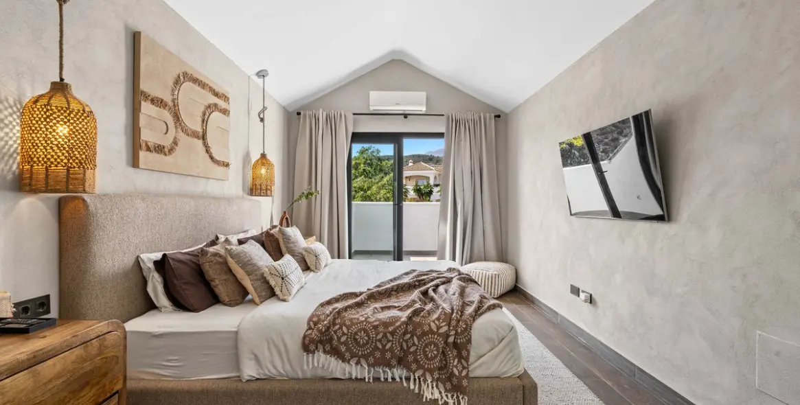 Продажа  отдельно стоящей виллы в Estepona 2