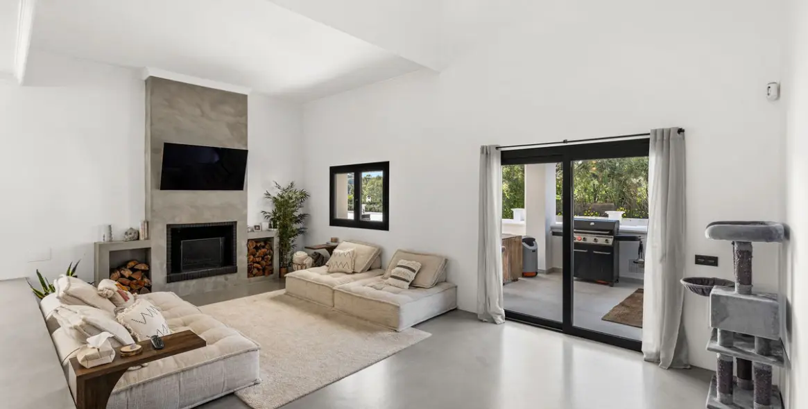 Продажа  отдельно стоящей виллы в Estepona 11