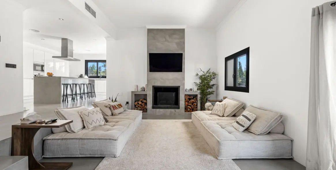 Продажа  отдельно стоящей виллы в Estepona 13