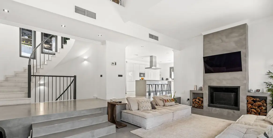 Продажа  отдельно стоящей виллы в Estepona 15