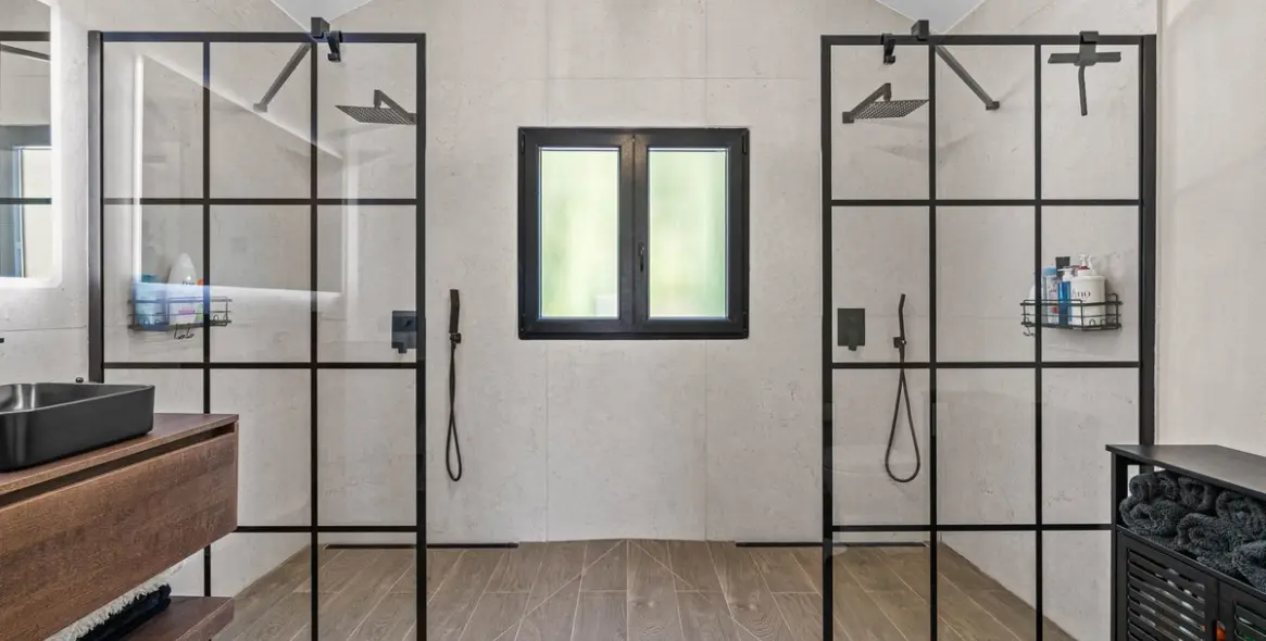 Продажа  отдельно стоящей виллы в Estepona 18