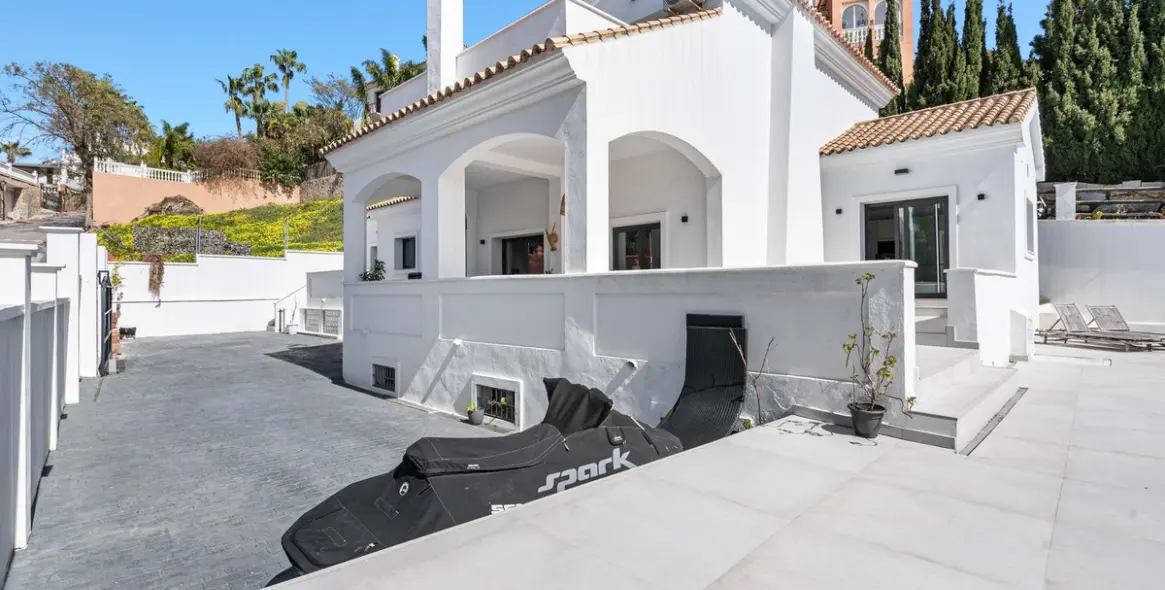 Продажа  отдельно стоящей виллы в Estepona 23