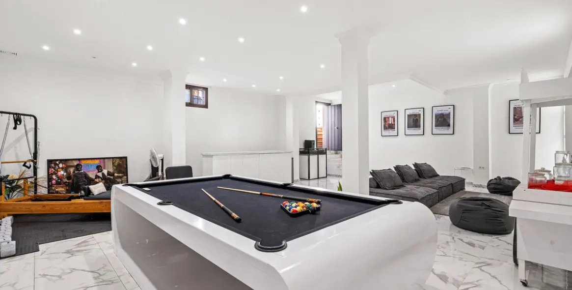 Продажа  отдельно стоящей виллы в Estepona 25