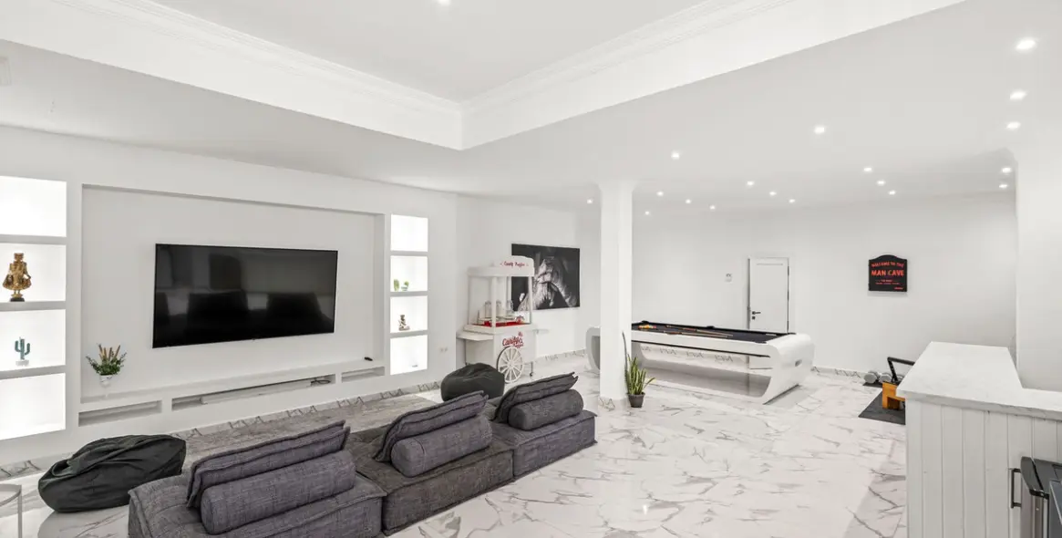 Продажа  отдельно стоящей виллы в Estepona 26