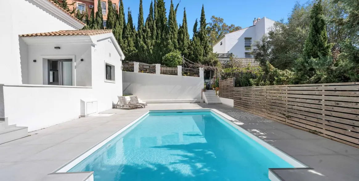 Продажа  отдельно стоящей виллы в Estepona 39