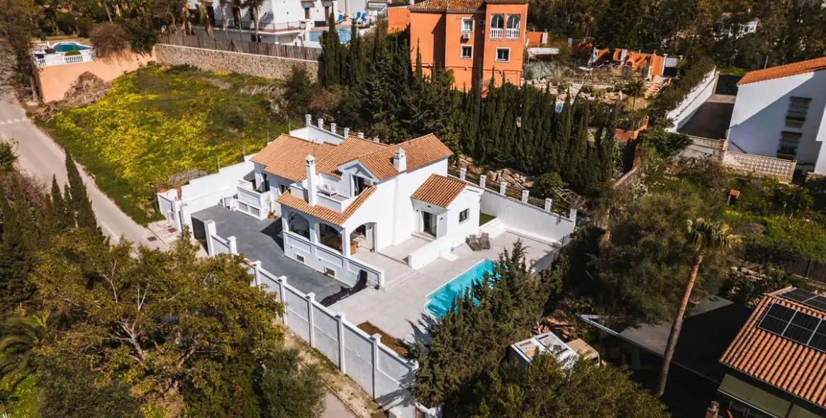 Продажа  отдельно стоящей виллы в Estepona 43