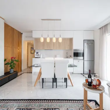 Venta de apartamento en planta media en Puerto Banús