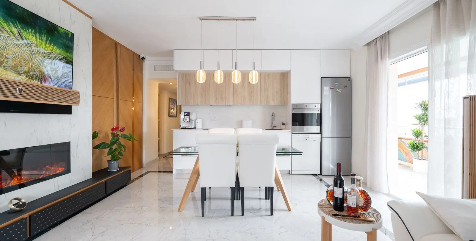 Sale of middle floor apartment in Puerto Banús 2