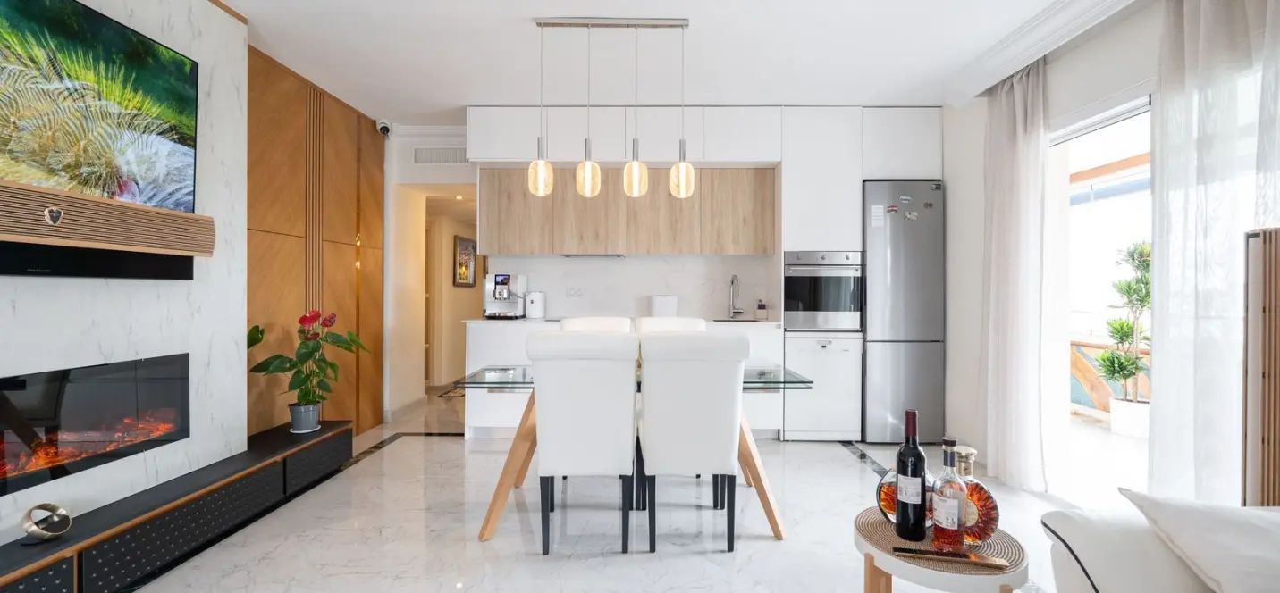 Sale of middle floor apartment in Puerto Banús 1