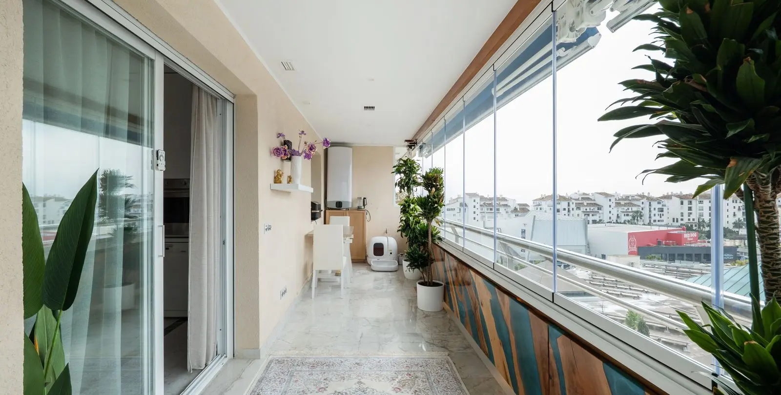 Sale of middle floor apartment in Puerto Banús 6