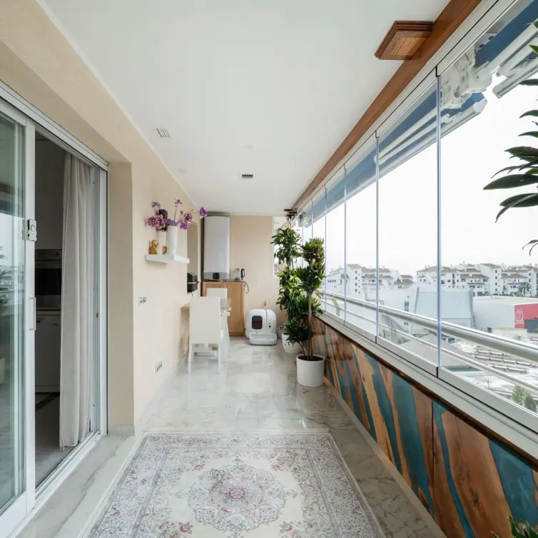 Sale of middle floor apartment in Puerto Banús