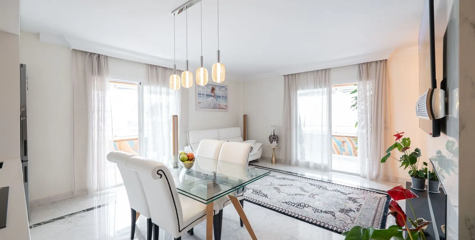 Sale of middle floor apartment in Puerto Banús 10