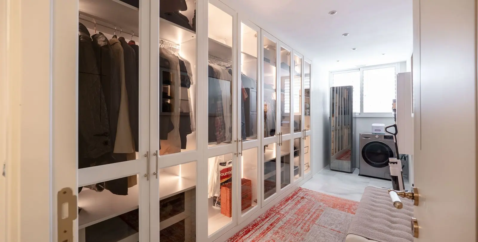 Sale of middle floor apartment in Puerto Banús 13