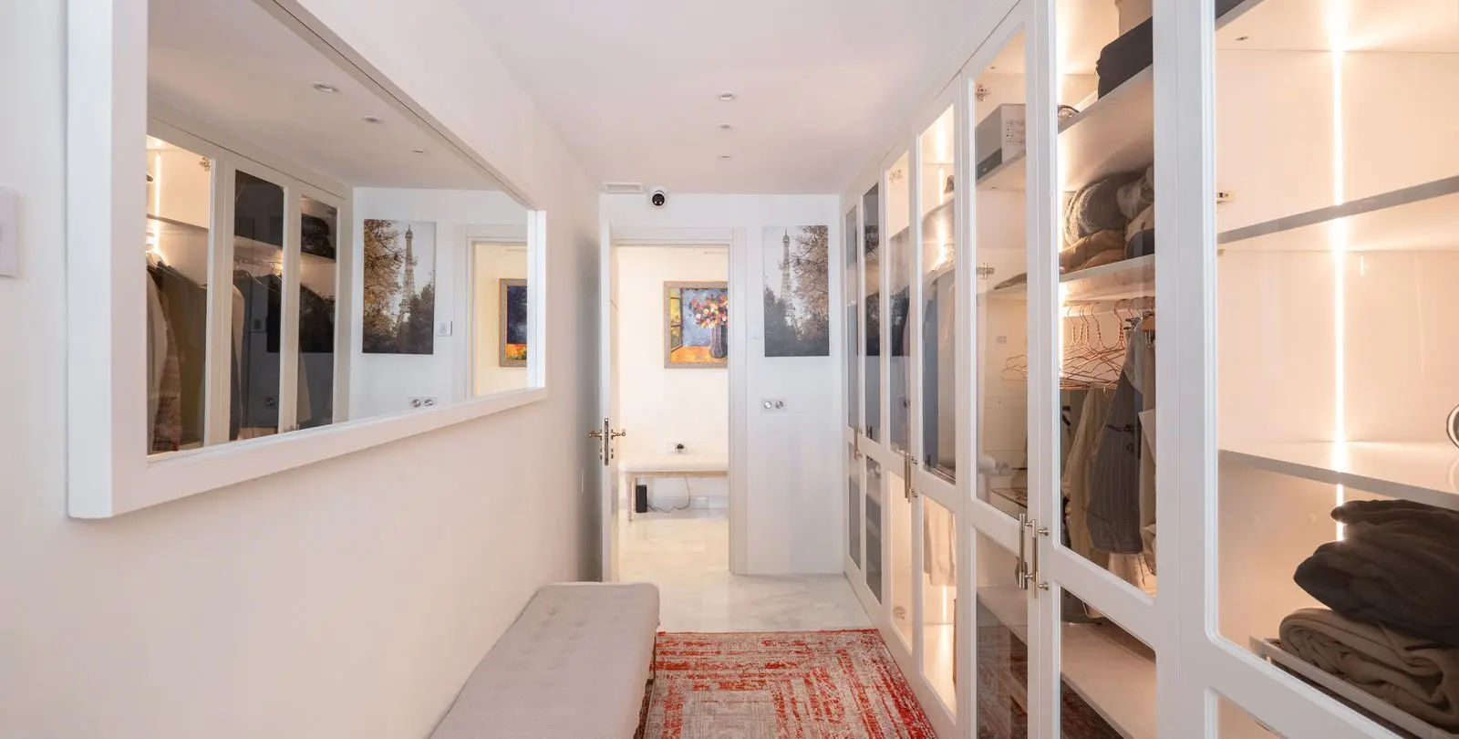 Sale of middle floor apartment in Puerto Banús 14