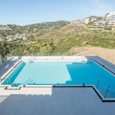 Venta de apartamento en planta media en La Quinta