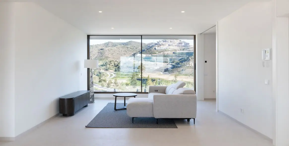 Venta de apartamento en planta media en La Quinta 8