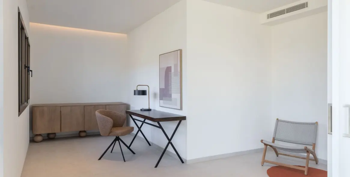 Venta de apartamento en planta media en La Quinta 9